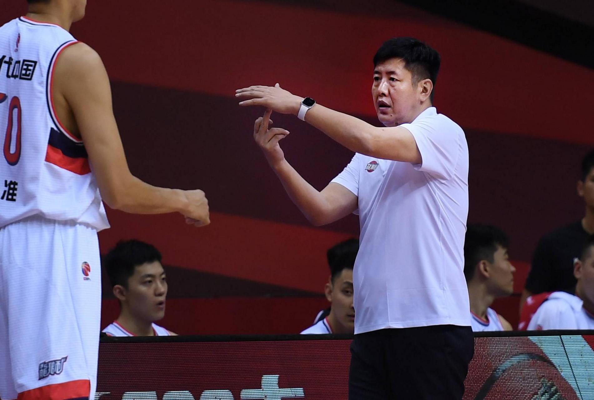 山东男篮发布备战花絮，赛前回应争议，CBA季后赛任务艰巨，数据趋势出现新变化的简单介绍